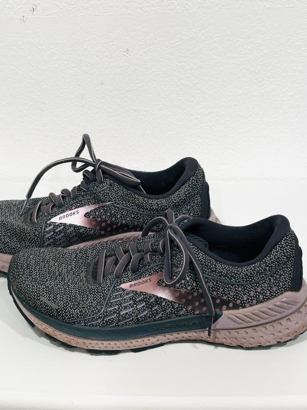 Brooks Adrenaline GTS 21 Running Shoes Grey Black Low Top #1203291B528 Womens 9